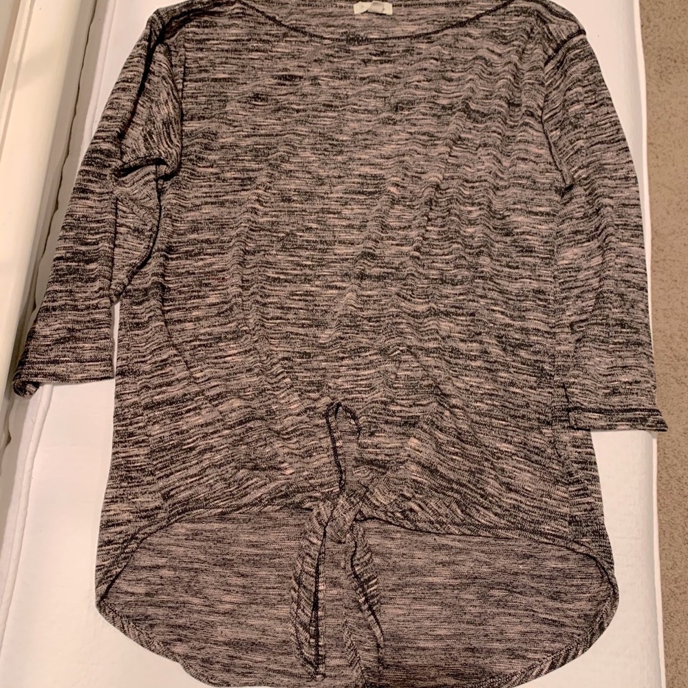 Max Studio, like new Blouse with Front, Bottom Tie